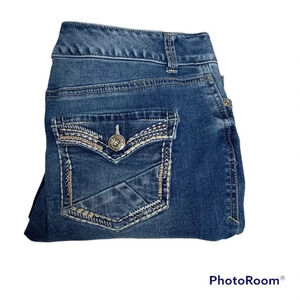 Maurice’s dark wash cropped jeans size 3/4 distressed hems